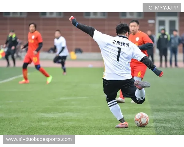 中国足球球星精彩瞬间踢飞球场面引发热议粉丝热情纷纷点赞