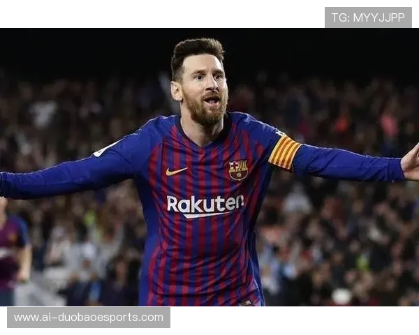 帅气足球明星踢球瞬间完美定格，展现运动魅力与精湛技艺