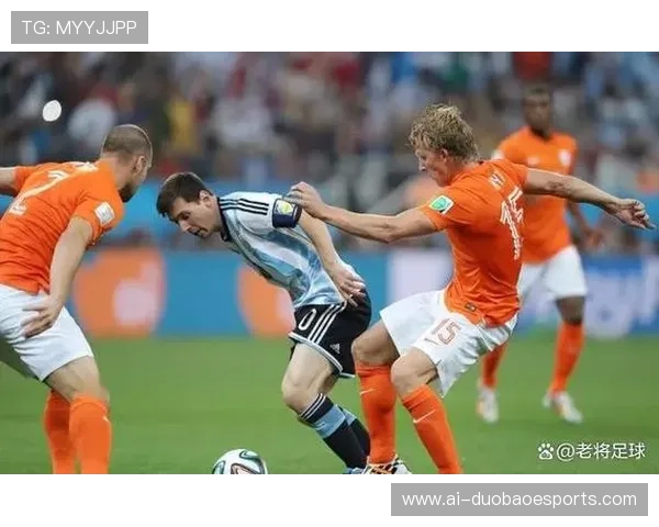 足球巨星过人技巧与犯规瞬间集锦,领略世界球场上的精彩对决与挑战 足球巨星过人技巧与犯规瞬间集锦,领略世界球场上的精彩对决与挑战